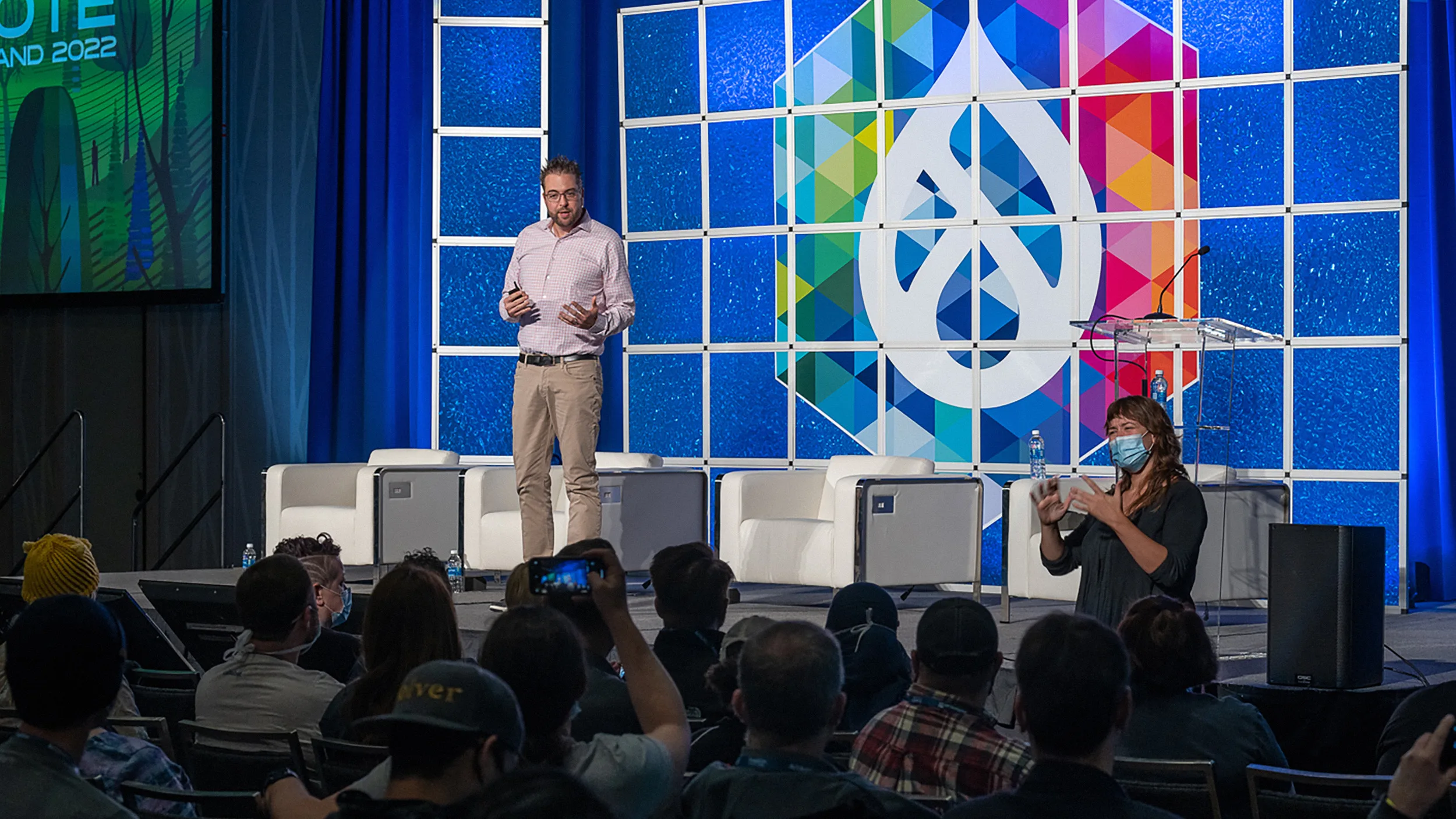 How to visit DrupalCon efficiently: Tips from CEO Alex Schedrov 5 Maximizing Session Attendance