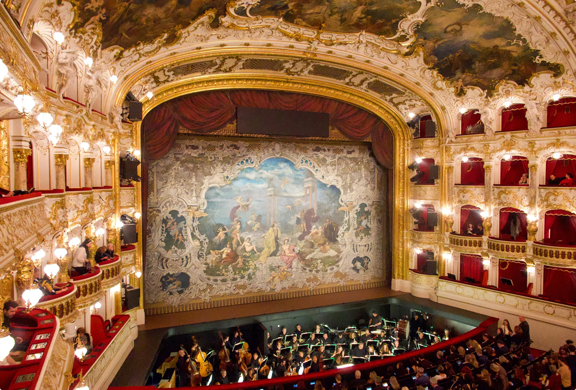 Performing Arts & Theaters